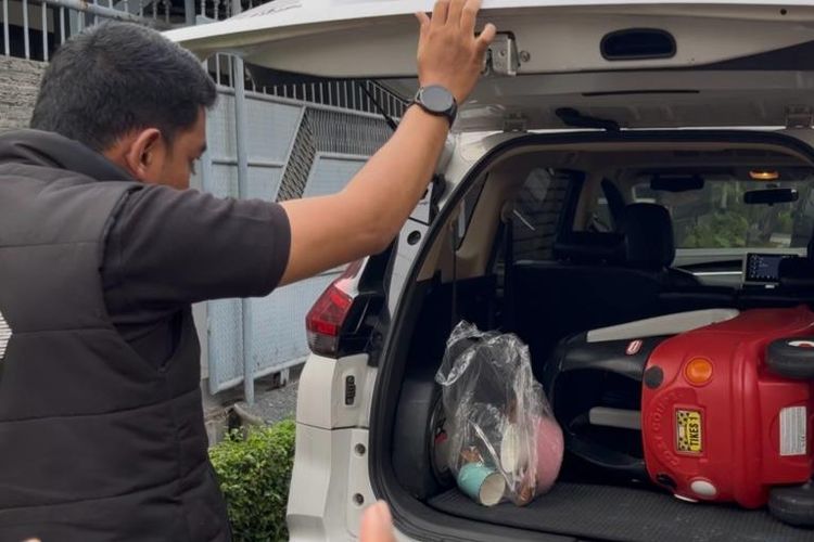 Jejak Penjarahan yang Tersisa di Kediaman Menteri Sri Mulyani…