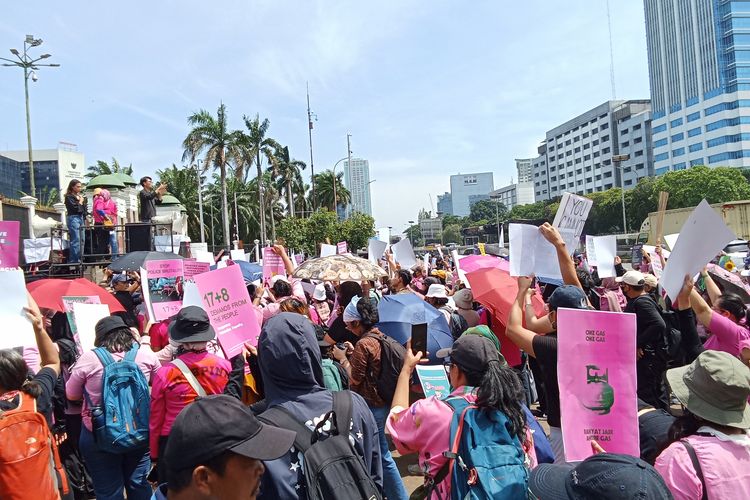 Potret Aksi Demo Inklusif Para Perempuan di DPR RI Hari Ini: Damai dan Ramah Disabilitas