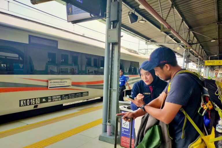325 ribu orang gunakan kereta api selama libur Maulid Nabi 
