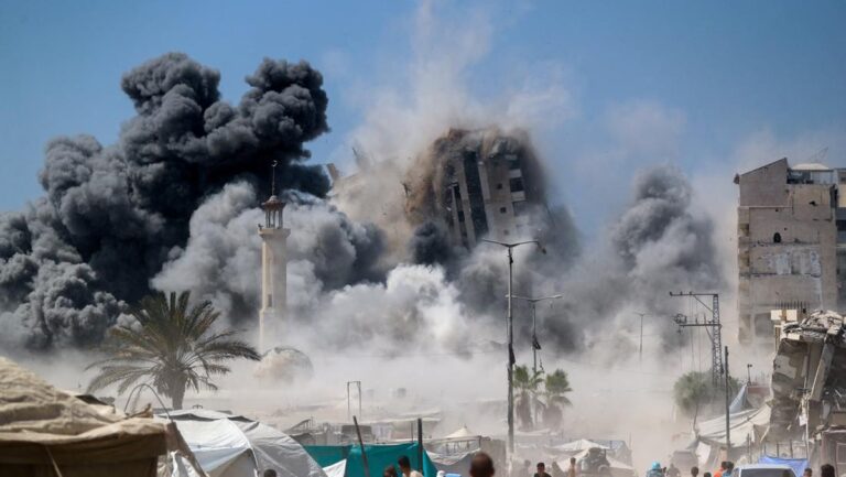 Detik-Detik Menara di Gaza Dibom Israel Terekam, 40 Orang Tewas