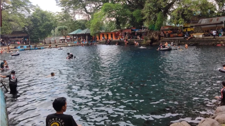 wisata-alam-banyubiru-1