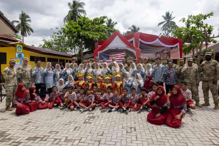 U.S., Canada, and Tentara Nasional Indonesia armed forces host ribbon cutting ceremony for local school during Super Garuda Shield 25 – DVIDS