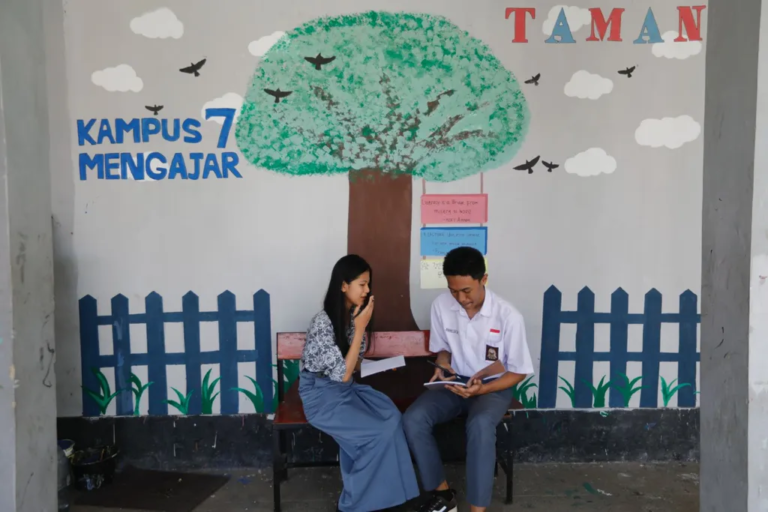 Thousands of Private Schools in West Java Face Student Crisis Due to 50-Student Class Policy – Kompas.id