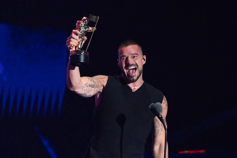 MTV VMAs 2025: Live updates and winners as Ricky Martin receives Latin Icon Award ahead of performances from Tate McRae, Lady Gaga and Sabrina Carpenter – yahoo.com