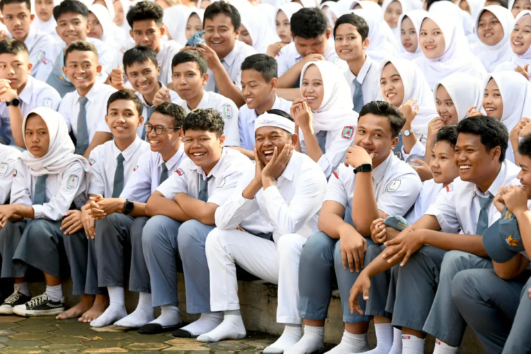 Early School Start and Homework Elimination Policy in West Java Considered Positive – Kompas.id