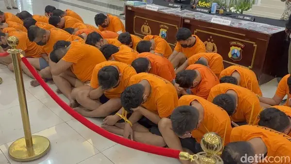 Kesehatan Publik Mengkhawatirkan: 29 dari 34 Tersangka Pesta Seks Gay di Surabaya Dinyatakan Positif HIV