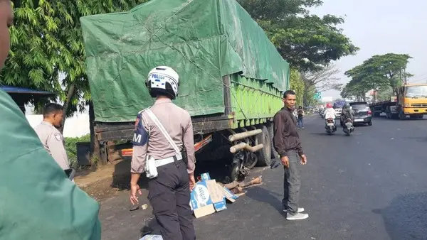 Kecelakaan Maut di Bundaran Gempol, Pemotor Tewas Hantam Truk yang Parkir di Badan Jalan