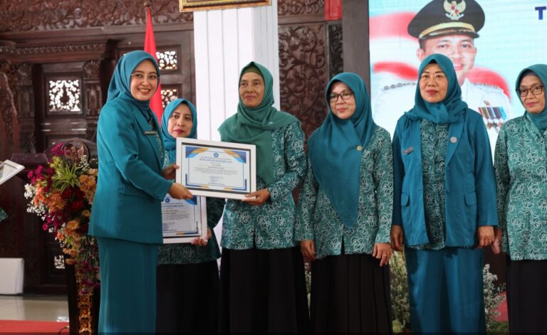 Peringatan HKG PKK ke-53, Bupati Rusdi Tekankan Pentingnya Sinergi Turunkan Angka Stunting