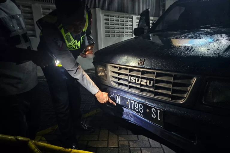 Kecelakaan Beruntun Maut di Sukorejo, Mobil Panther Seruduk Dua Motor dan Tronton, Warga Karangrejo Tewas