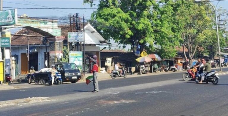 Terobos Isyarat Supeltas, Pelajar Asal Kraton Kritis Tertabrak Truk di Jalan Raya Bendungan
