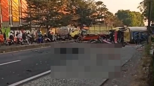 Tabrakan Beruntun Truk Trailer di Gempol Pasuruan, Tiga Orang Tewas di Lokasi