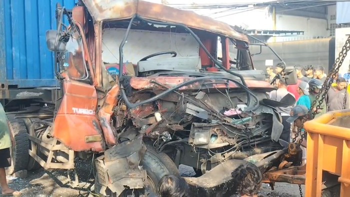 Tragedi Maut di Jalur Pandaan, Korban Tewas Truk “Seruduk” 5 Motor Bertambah Jadi 4 Orang