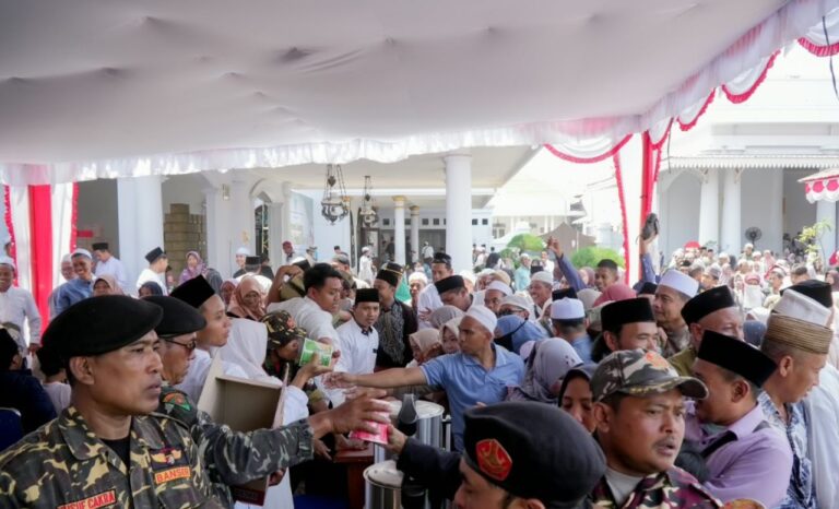 Lautan Jamaah Padati Haul Ke-45 Mbah Hamid Pasuruan, Forum Ulama Bahas Hukum Kloning AI