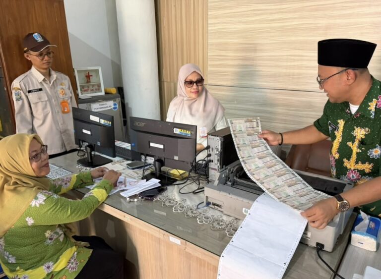 Sambut HUT RI Ke-81, Jatim Gelar Pemutihan Pajak Kendaraan, Pasuruan Luncurkan Layanan “SAKERA BLUSUKAN”