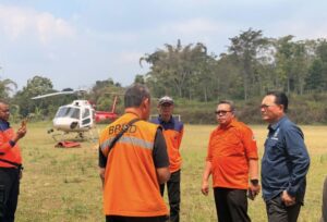 Medan Terjal Sulit Ditembus Jalur Darat, Helikopter Water Bombing Dikerahkan Gempur Karhutla Gunung Arjuno