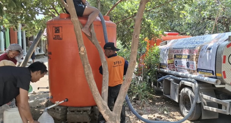 Medan Terjal Sulit Ditembus Jalur Darat, Helikopter Water Bombing Dikerahkan Gempur Karhutla Gunung Arjuno