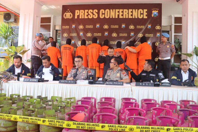 Digerebek Polisi! Gudang Pengoplosan Elpiji Bersubsidi di Pasuruan Dibongkar, 8 Orang Diciduk