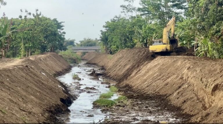 Antisipasi Banjir Musim Hujan, Pemkab Pasuruan Geber Normalisasi Sungai di Wilayah Rawan